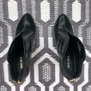 Nine West Leather upper, beautiful gold zipper at back of boot.Heel approx 4”